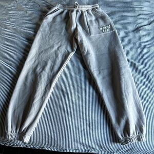 White fox vol.3 sweatpants in medium